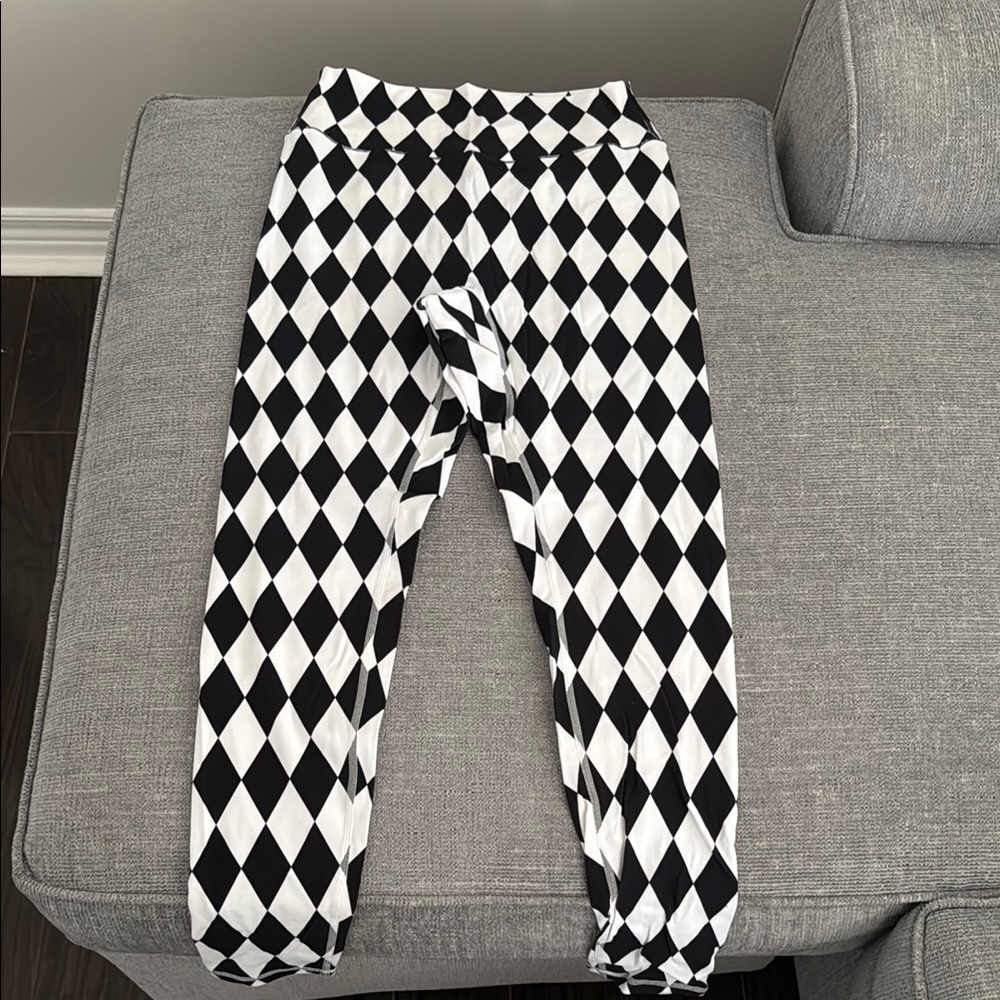 BuffBunny Black and White Diamond Leggings